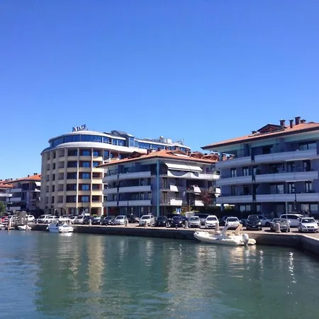 Lovely Nest With Lagoon View And Terrace In Διαμέρισμα Γκράντο