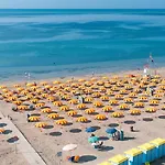 شقة Lovely Nest With Lagoon View And Terrace In *