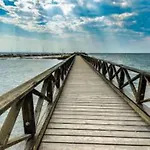 Lovely Nest With Lagoon View And Terrace In شقة