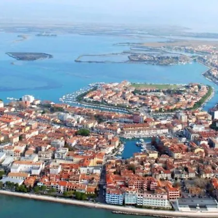 Lovely Nest With Lagoon View And Terrace In