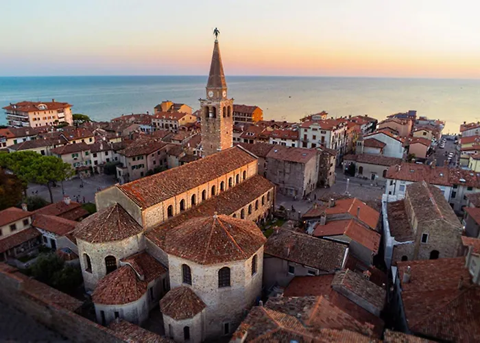 Lovely Nest With Lagoon View And Terrace In 公寓 *