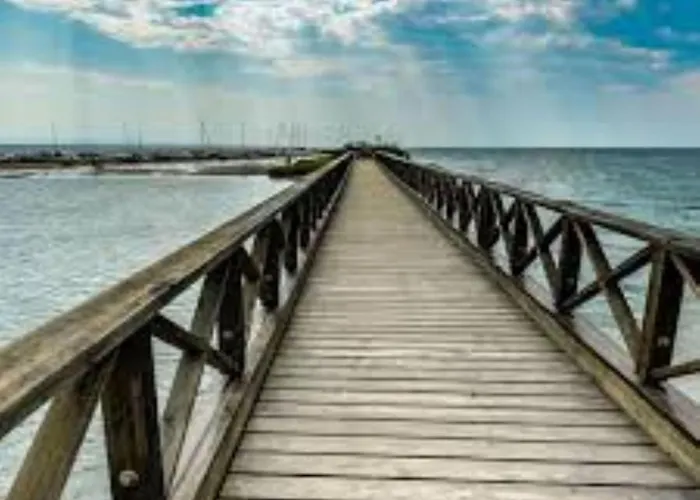 Lovely Nest With Lagoon View And Terrace In Apartment